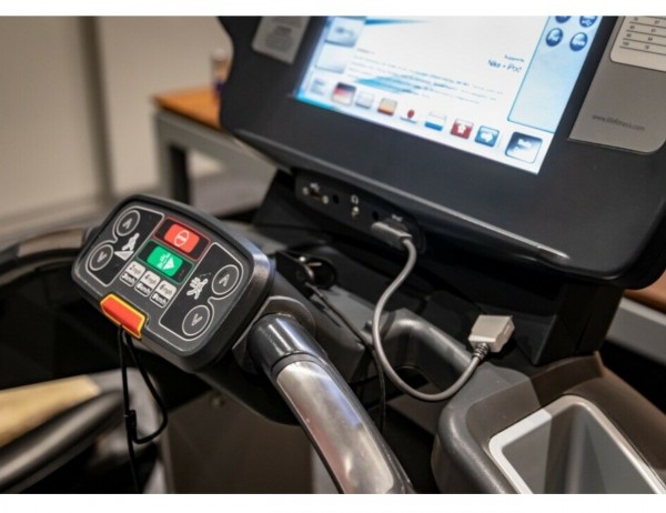 Gebrauchtes Club Series Profi Platinum Studio Laufband, 15“ Touchscreen PCSTE